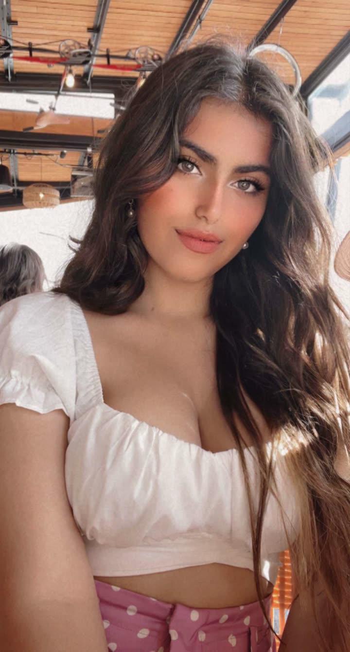 Busty Petite Babe! : rArabBustyBabes