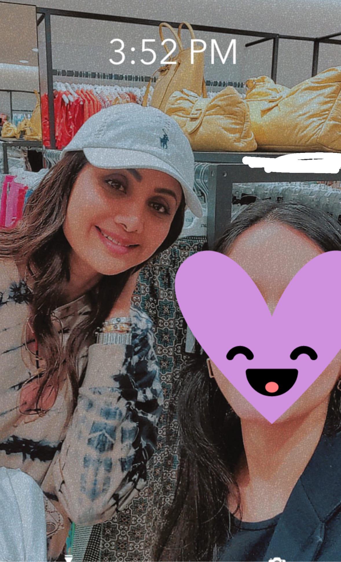 Shilpa Shetty came for shopping at my workplace : rBollyBlindsNGossip