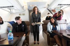 Kamala serving cakes on Air Force One