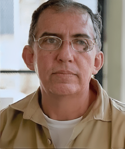 È il maggiore di sette fratelli e sin dall'infanzia subisce maltrattamenti da parte del padre, un uomo violento e … Serial Killer Luis Alfredo Garavito At Epams Valledupar Prison In Colombia Known As La Tramacua For His Sexual Assault And Murders Of 147 300 Children He Fears Being Murdered And Or Poisoned