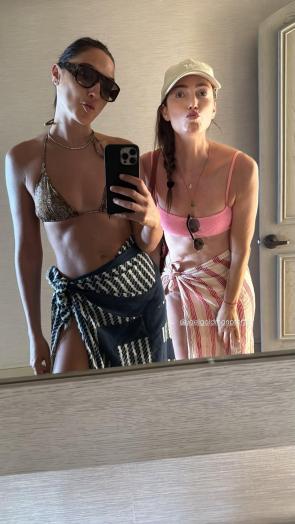 Gal on beach holiday with friend – IG story Aug’26