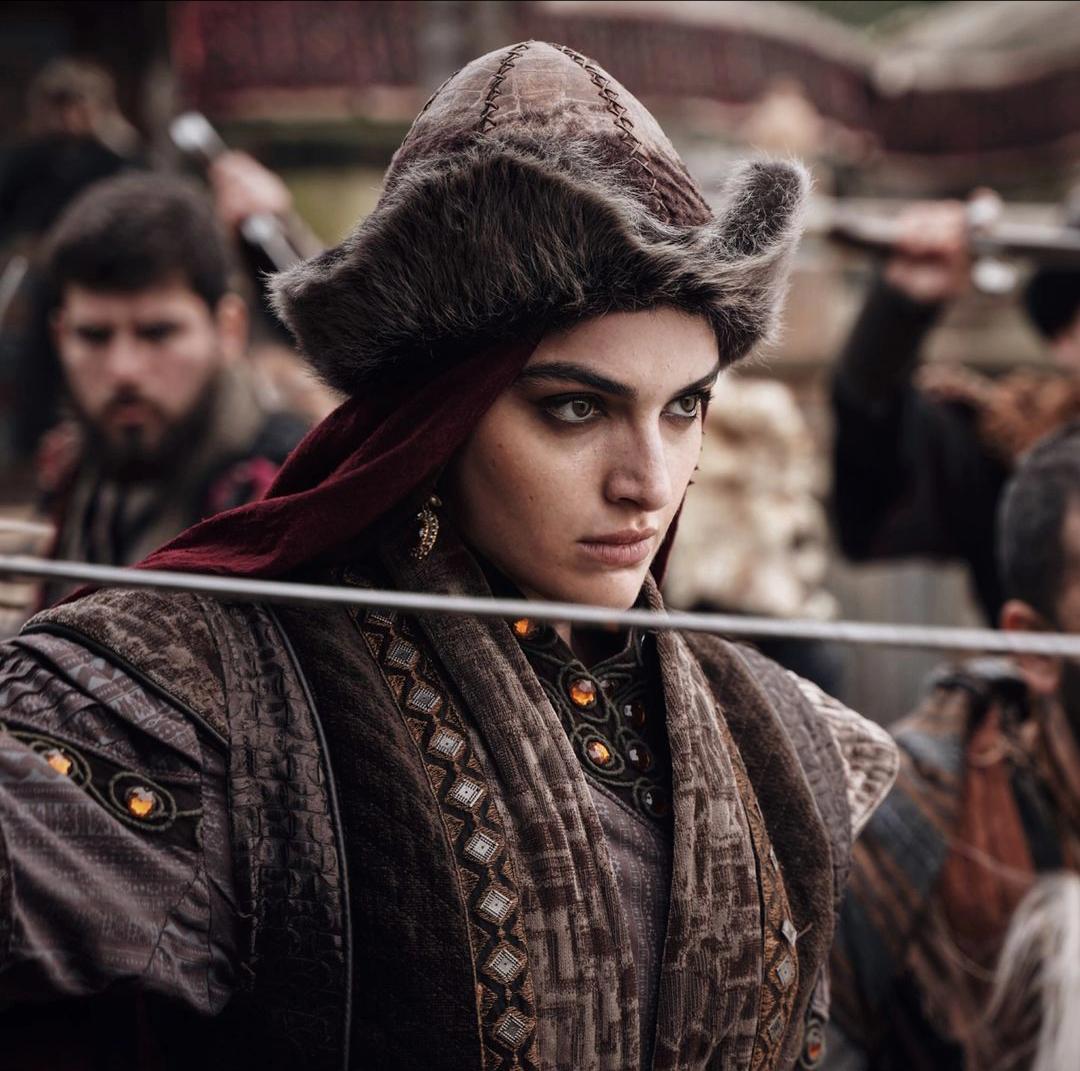 Sude Kizik as ílbüke Hatun in Selahaddin Eyyubi (2023) : rarmoredwomen