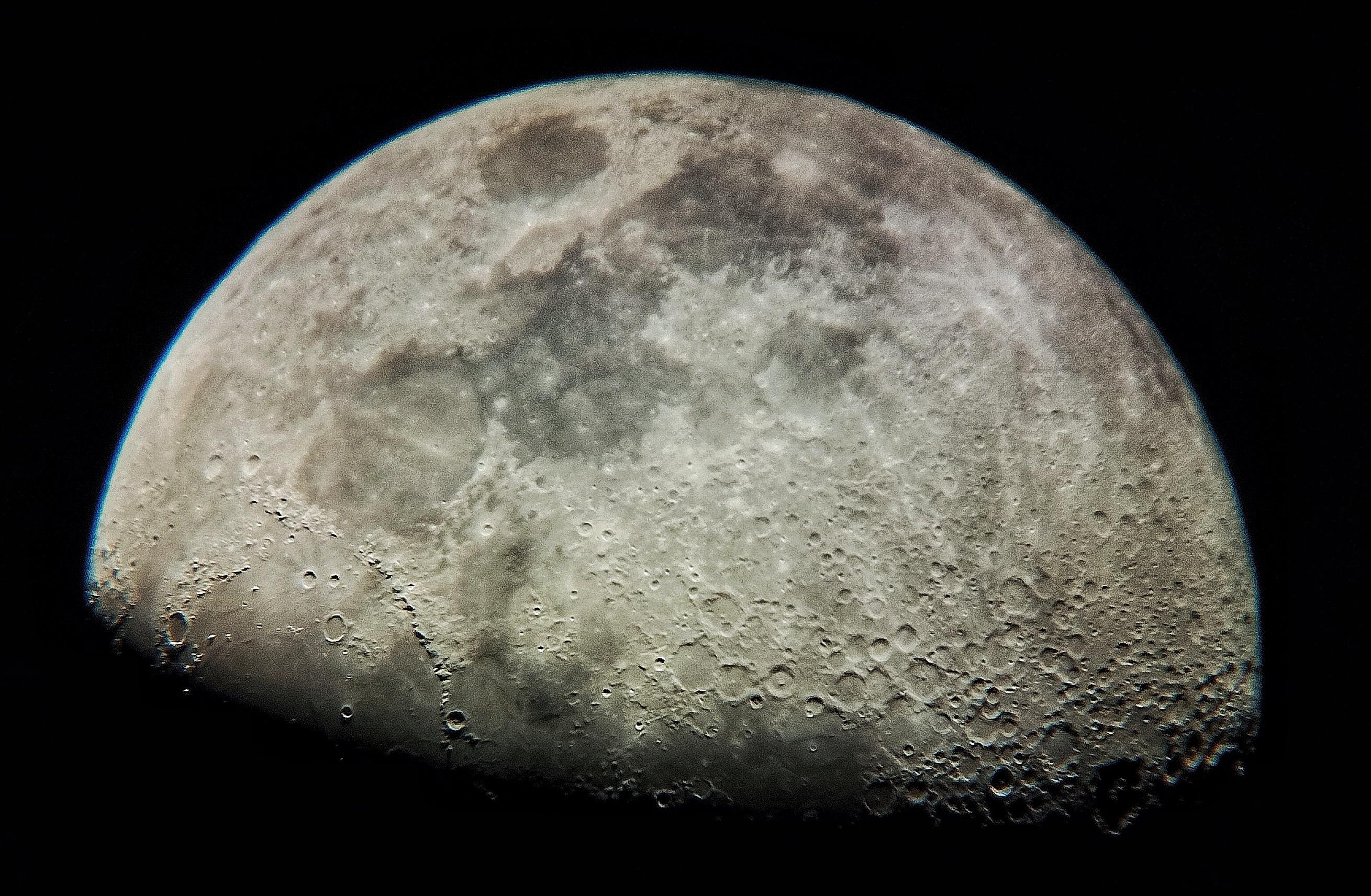 Moon Through My Celestron Astromaster 130eq Not Stacked Straight Outta My Phone Telescopes
