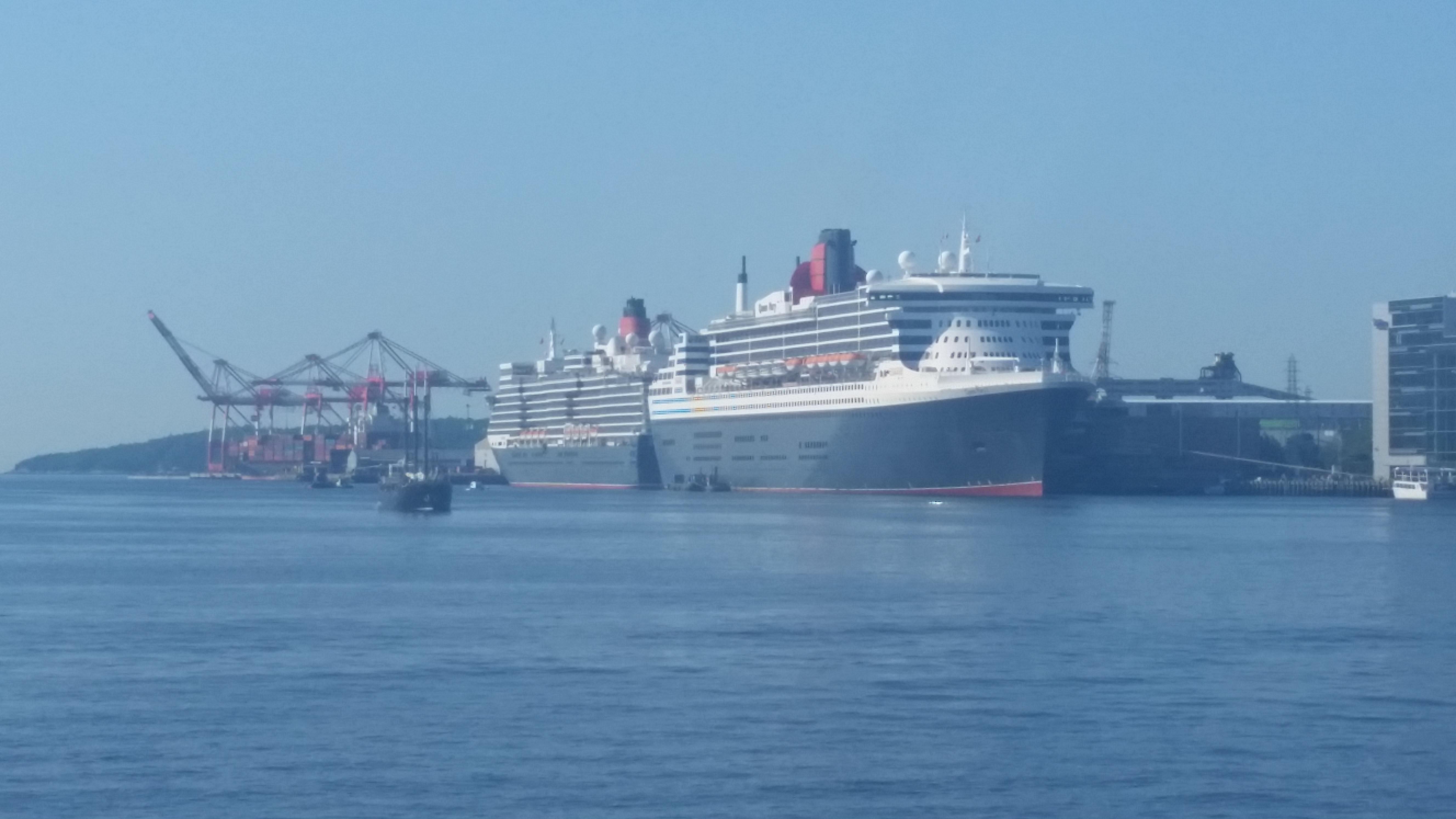 Reposted With Correct Info The Queen Mary 2 And Queen