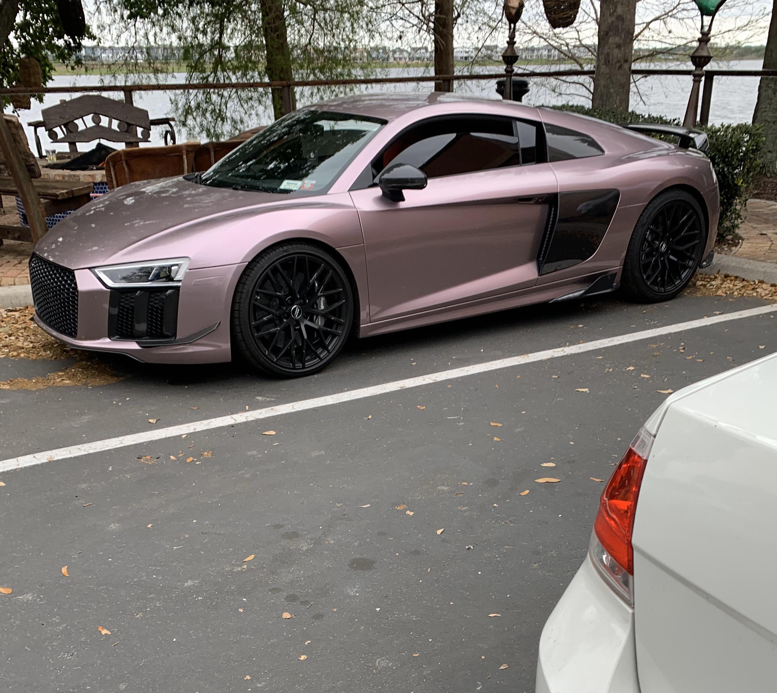 Audi R8] in pink chrome : rspotted