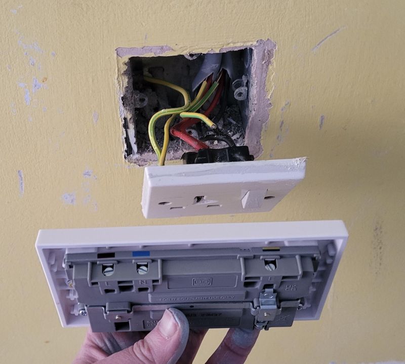 Help Swapping Double Socket For Two Single Sockets With A Junction Box - Ocean Background Collection - Ultra HD Quality