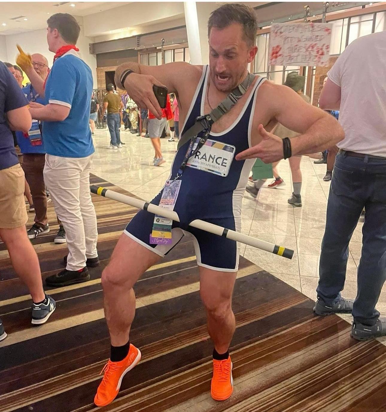 This would be a funny costume for a lawn skeleton, but technically... :  rfunny