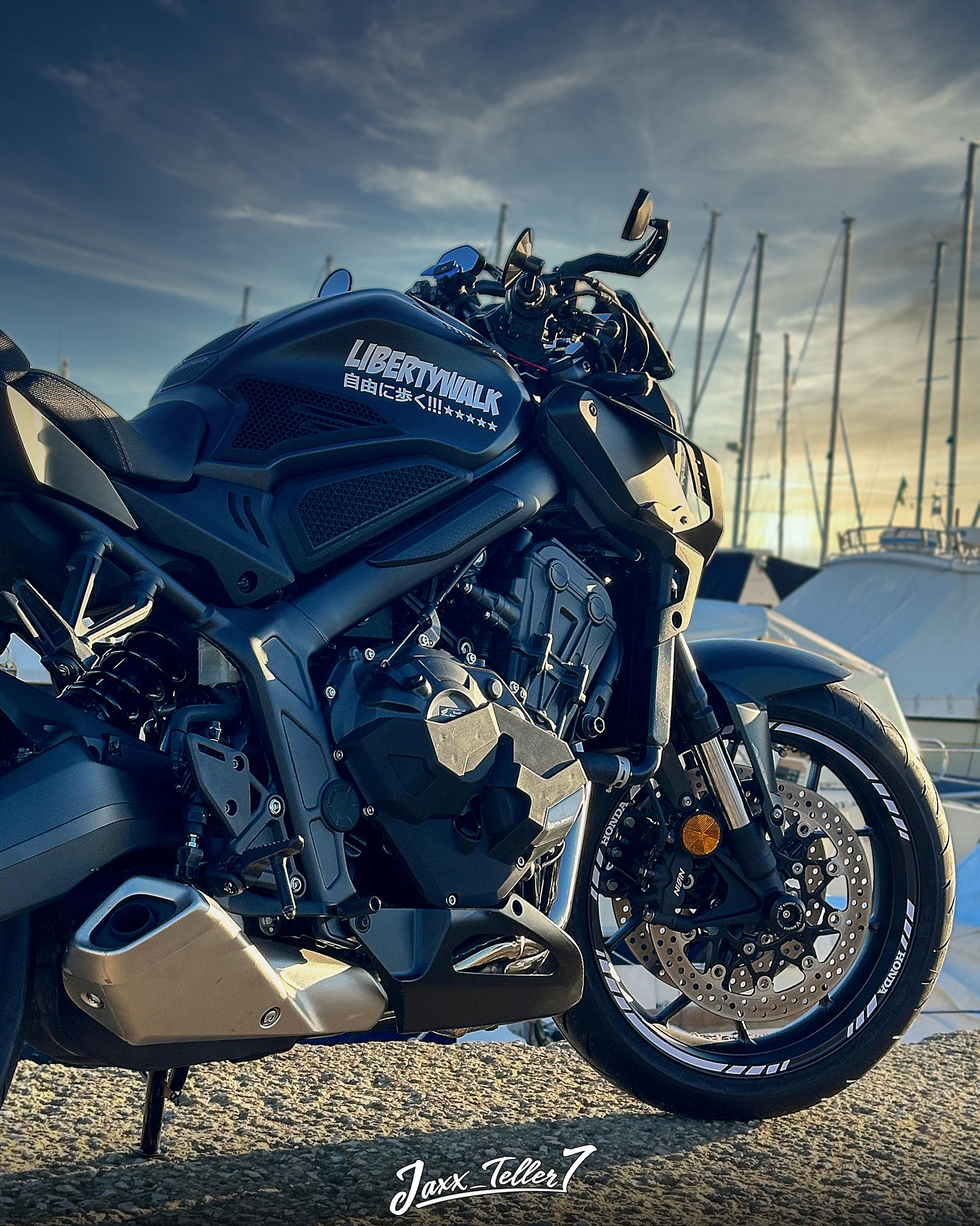 Honda CB650R 2023 [2111x2639] : rMotorcyclePorn