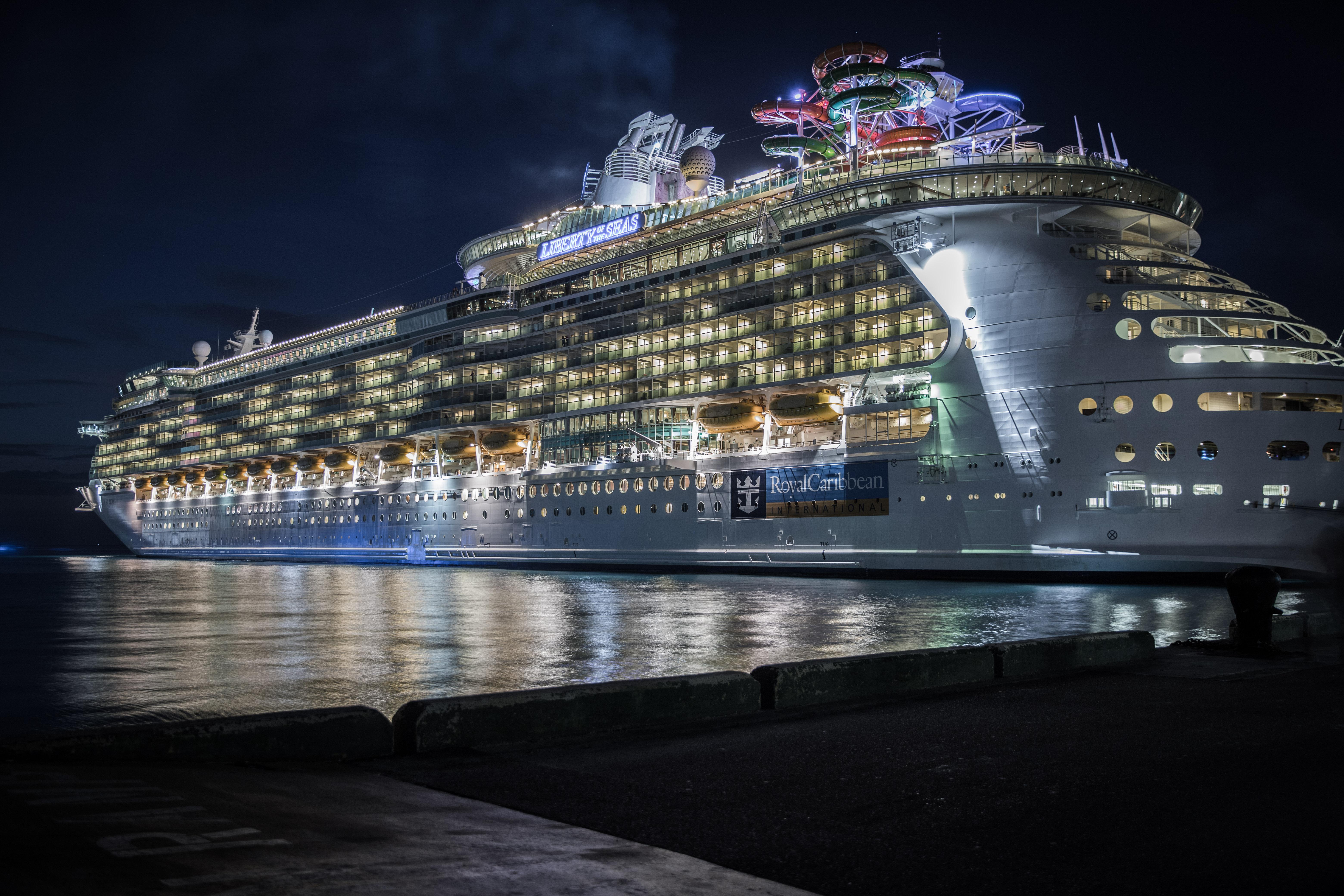 Oc 6240 X 4160 Royal Caribbean Liberty Of The Seas Dec