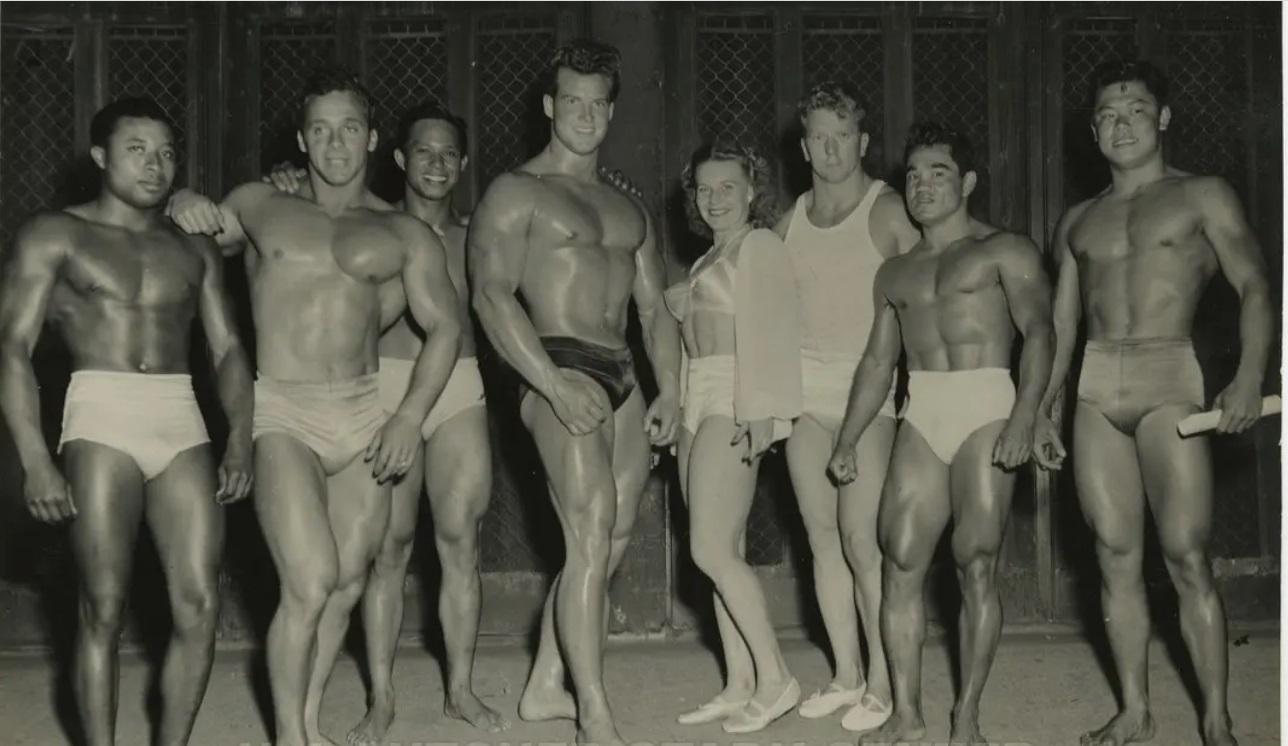 Year 1947, Bodybuilder Steve Reeves and Fitness promoter Abbye Stockton,  toured the US to promote fitness and health in the whole country, here  during stop they did in Hawaii. [1288x746 : rHistoryPorn