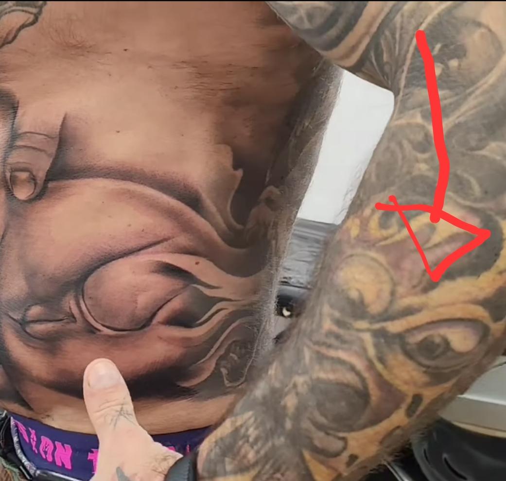 Avvistato sullIG di un negozio popolare nella mia città natale. Non ho parole, a parte perché? : rshittytattoos