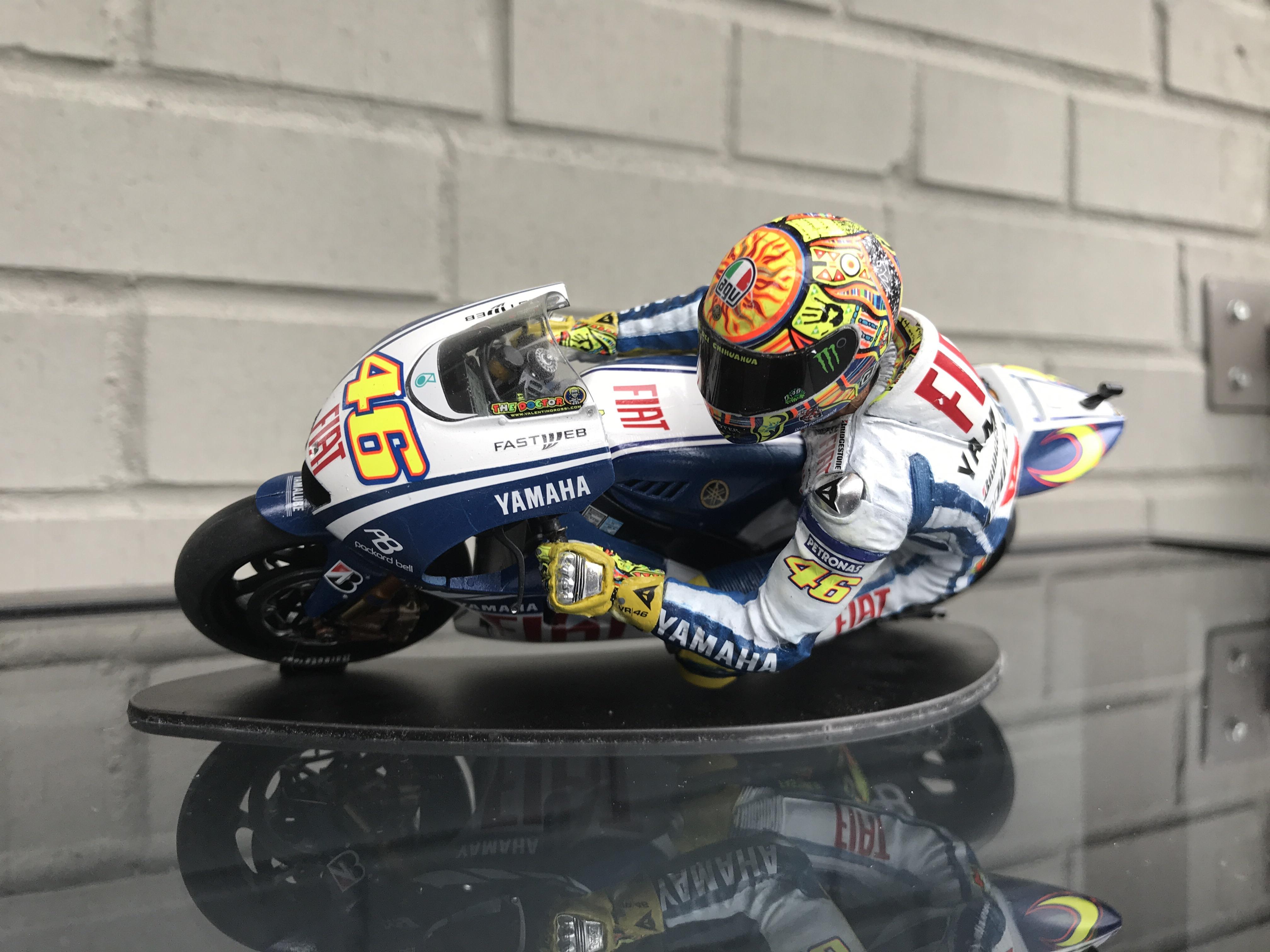 1 12 Tamiya Yamaha Yzr M1 09 With Rossi Figure Album In