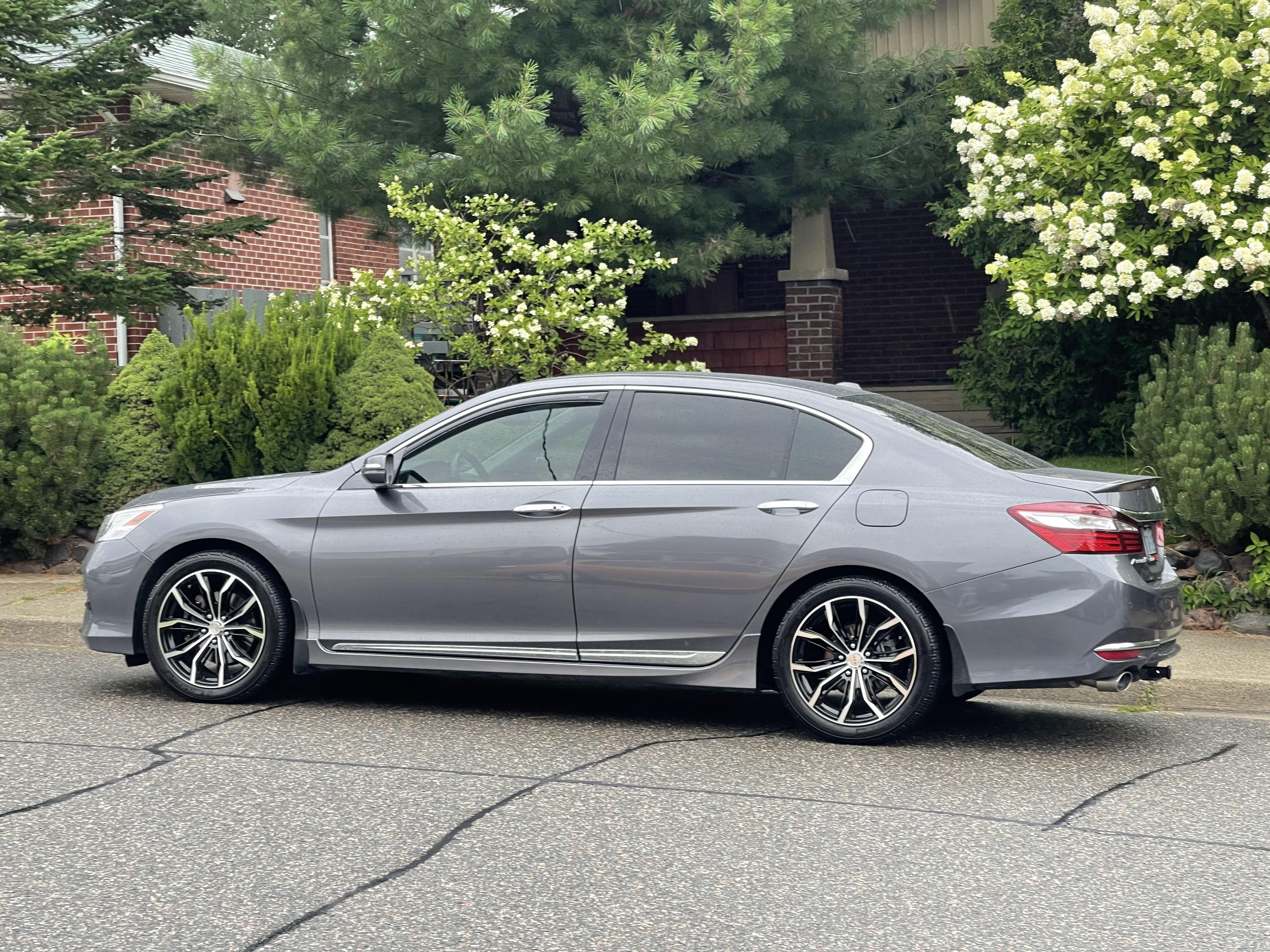 Just picked up today! 2017 honda accord touring edition v6 loving it so