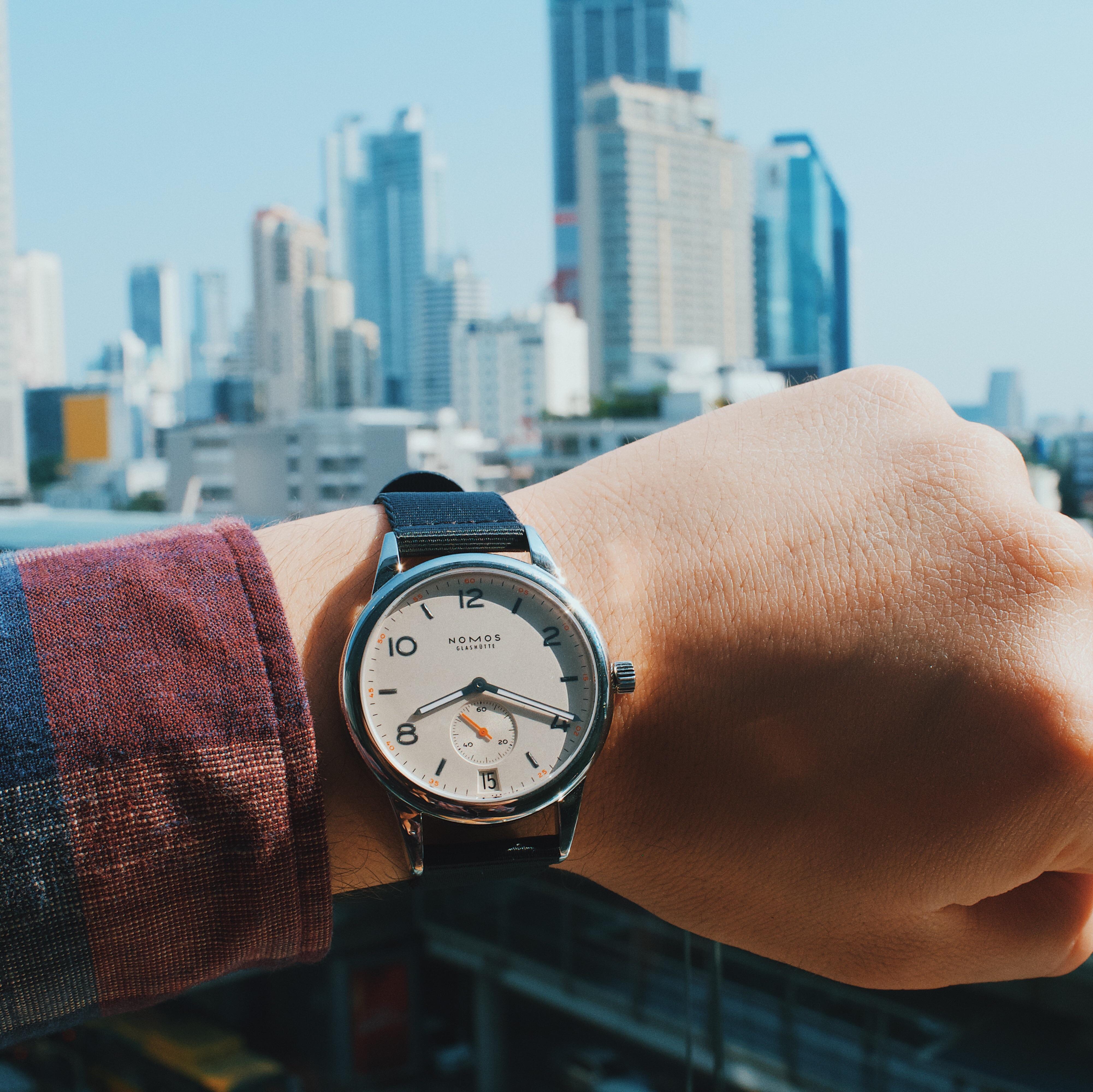 nomos club automatic