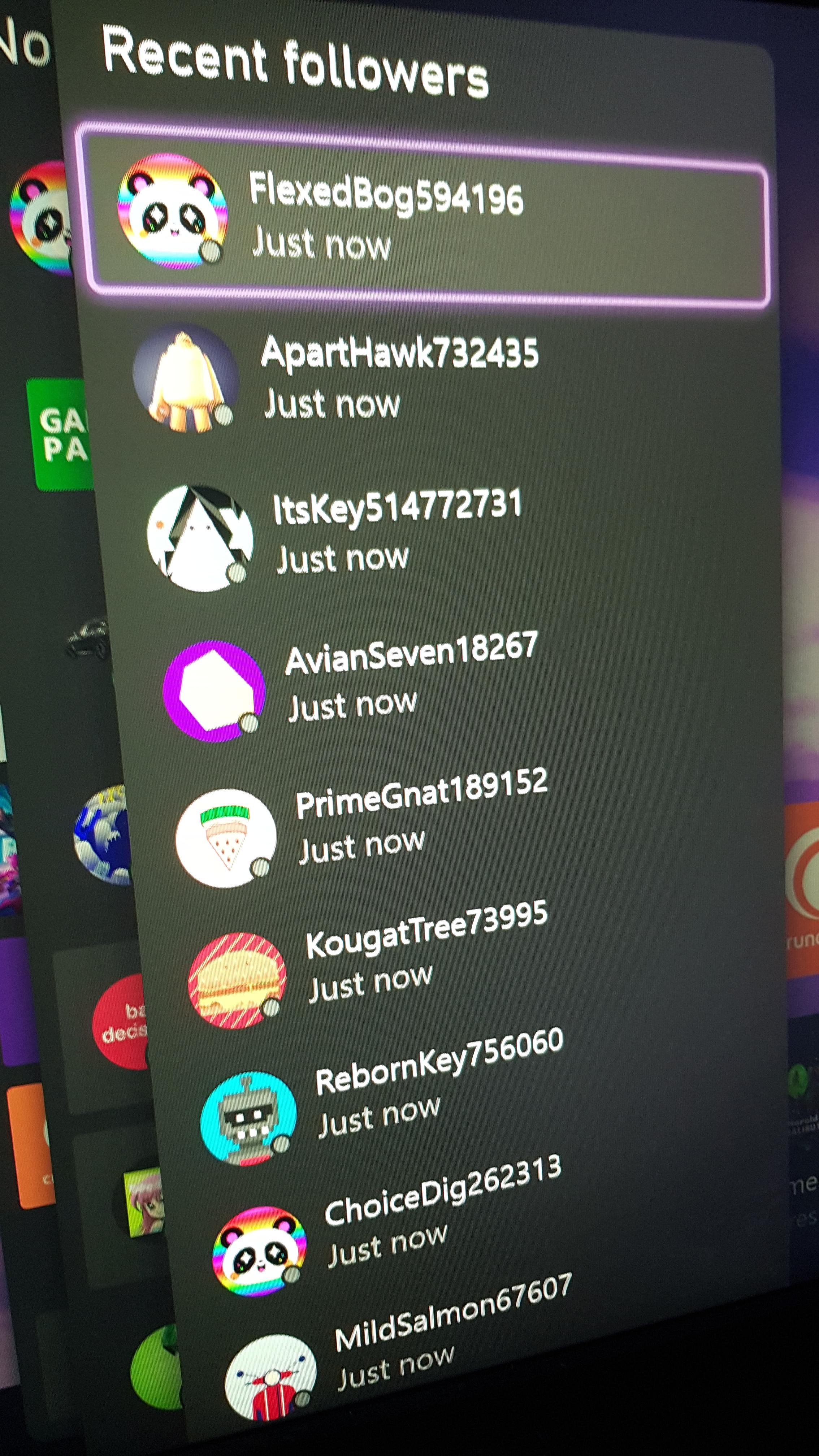 Warning for Parents: Random Xbox chat messages could be targeting your kids