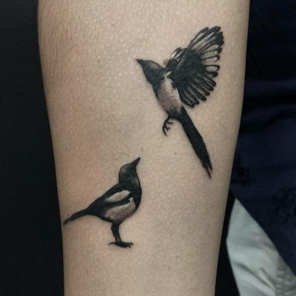 Pair Of Magpies By Chloe Mayes At White Tiger Tattoo Queenstown Nz Tattoos