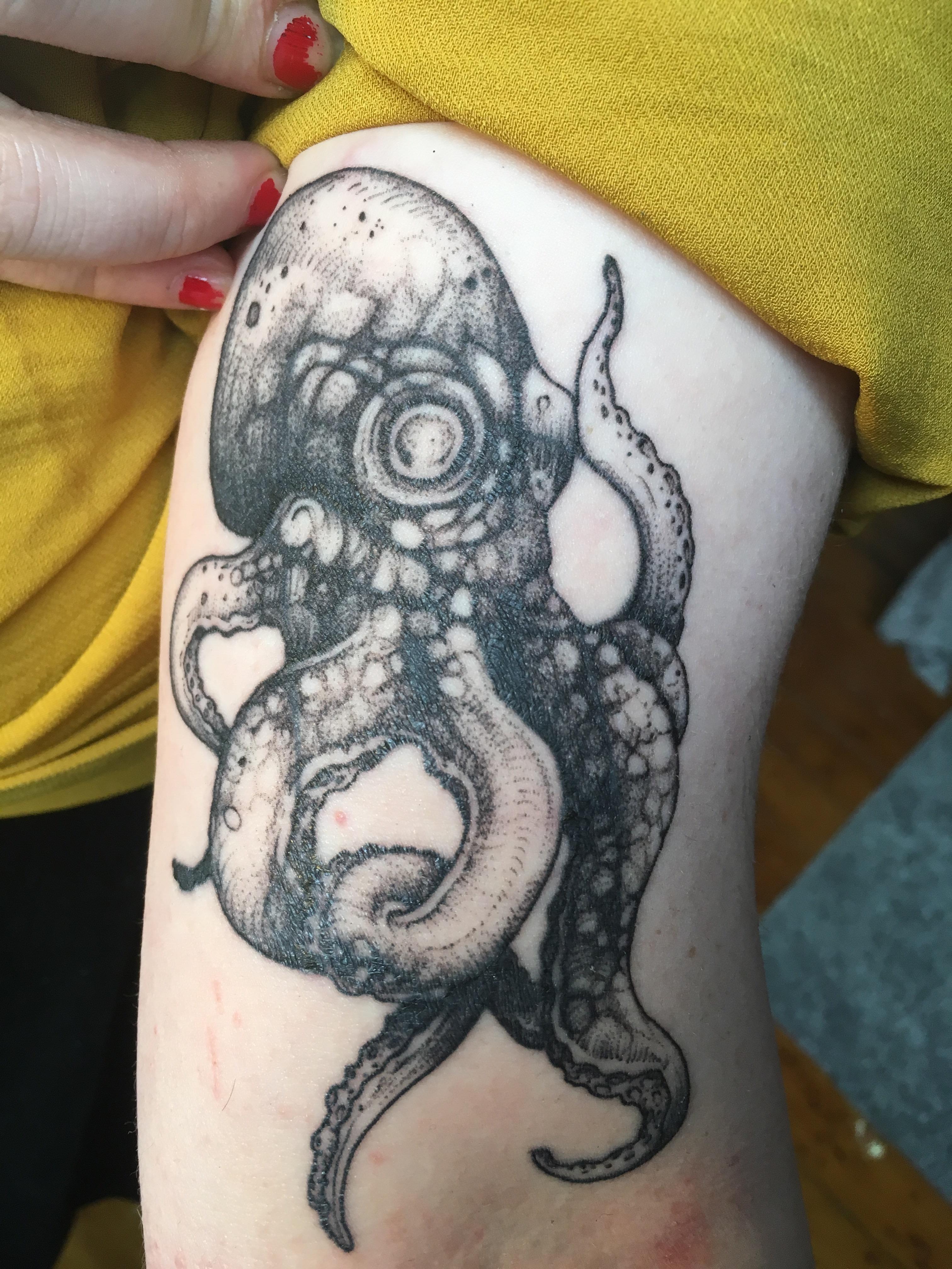 Girlfriend S New Octopus Tattoo From Black Dot In Glasgow Tattooantra