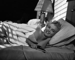 Marilyn Monroe photographed on set of “Niagara”, in 1953.
