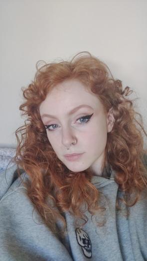 did my makeup a lil different, so have a pic of me with messy hair + cozy clothes :))