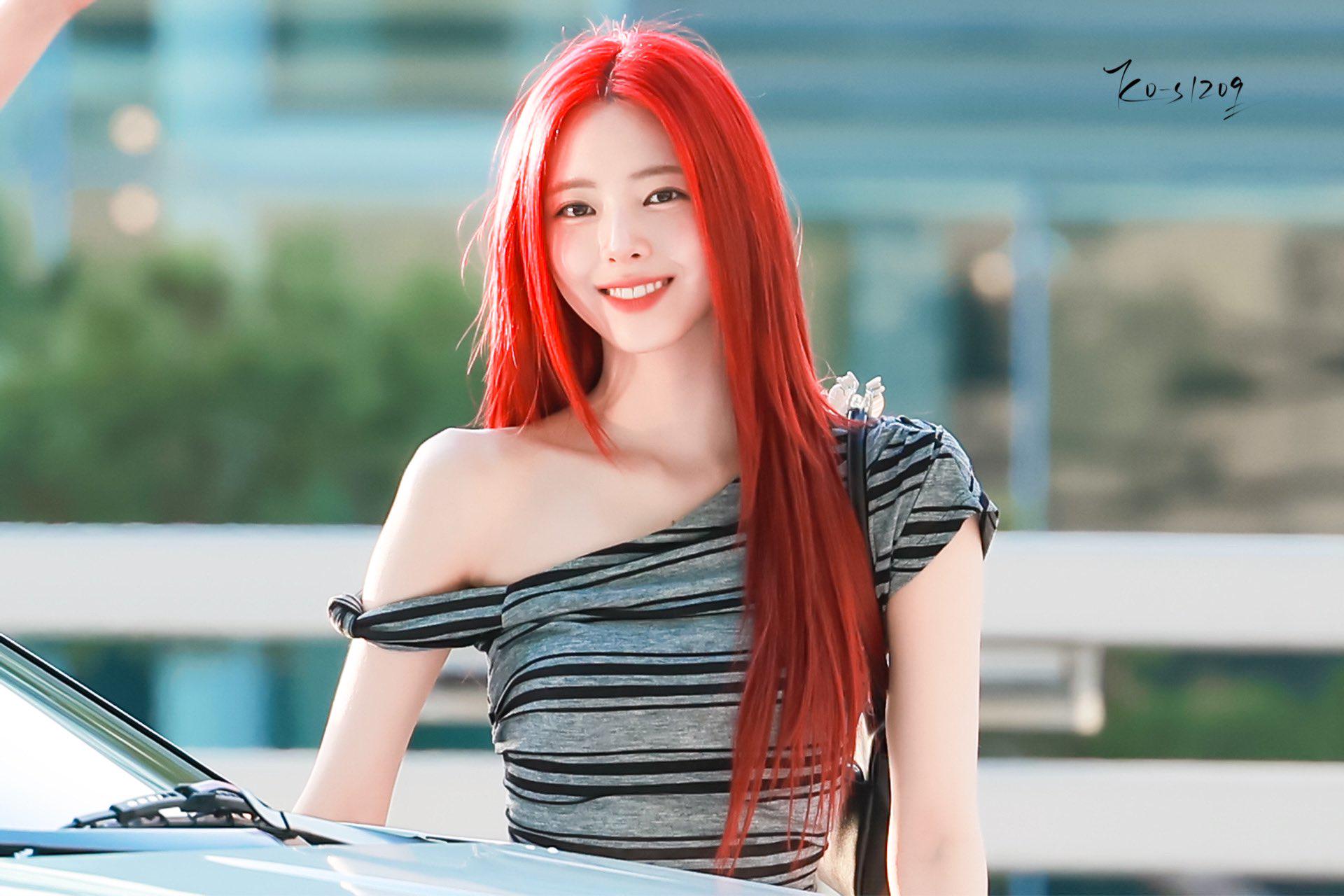240413 Yuna of ITZY : rCelebrityAsians