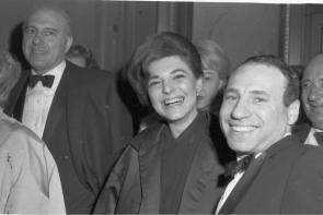 Anne Bancroft with her future husband Mel Brooks at the Hollywood premiere of The Miracle Worker. Bancroft heavily encouraged Brooks to take creative risks, including launching his career as a songwriter and film director, 1962