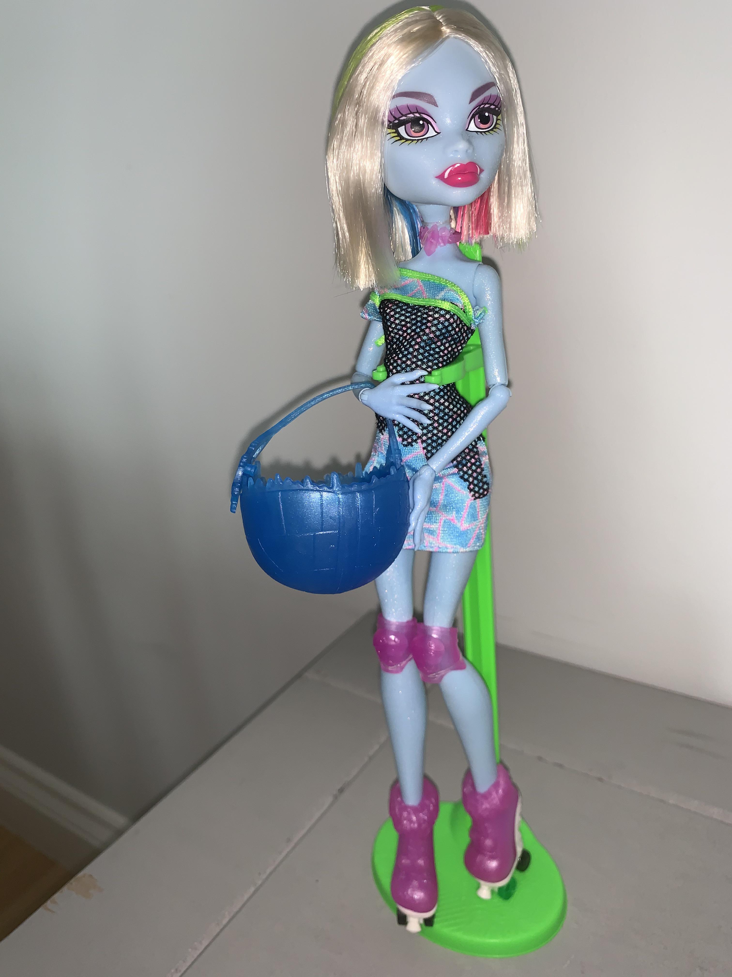 There is no plastic clamshell. 12 31 21 Dollboy29 Insta Post Update 2022 Mh Doll Target Database Listings R Monsterhigh