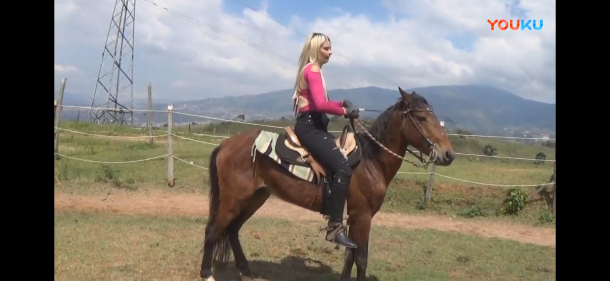 Is this horse to small for this women? seen this picture on the internet  and thought she was too big : rEquestrian