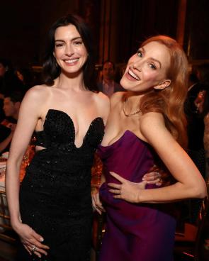 Anne Hathaway and Jessica Chastain