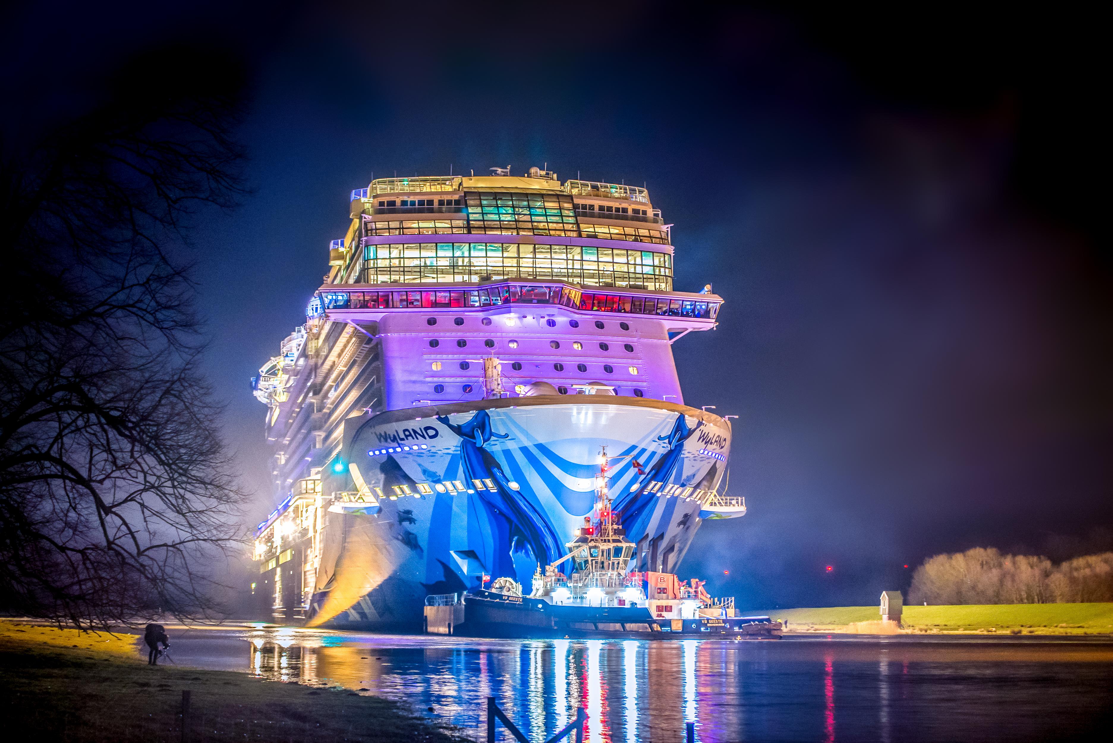 Cruise Ship For Norwegian Cruise Line Norwegian Bliss