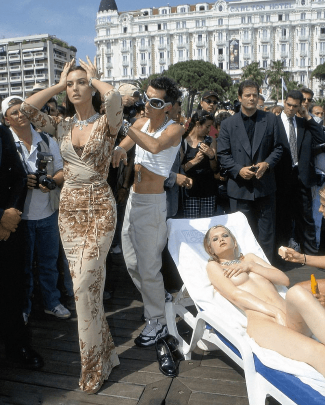 Monica Belluci at the Cannes Film Fest in 1997 with nude sunbather. [nsfw]  : rpics