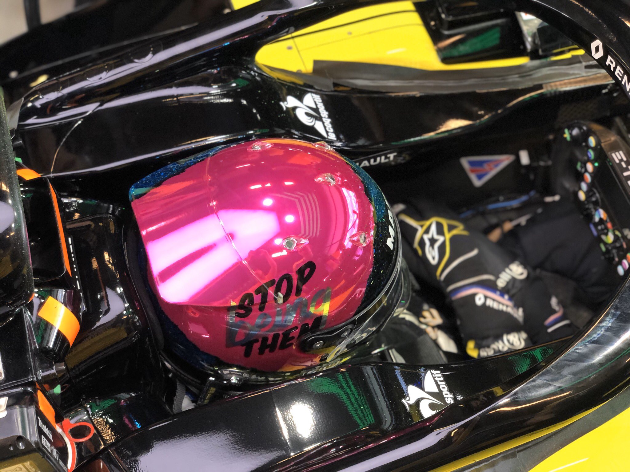 Daniel Ricciardo S Special Helmet For The Abu Dhabi Gp