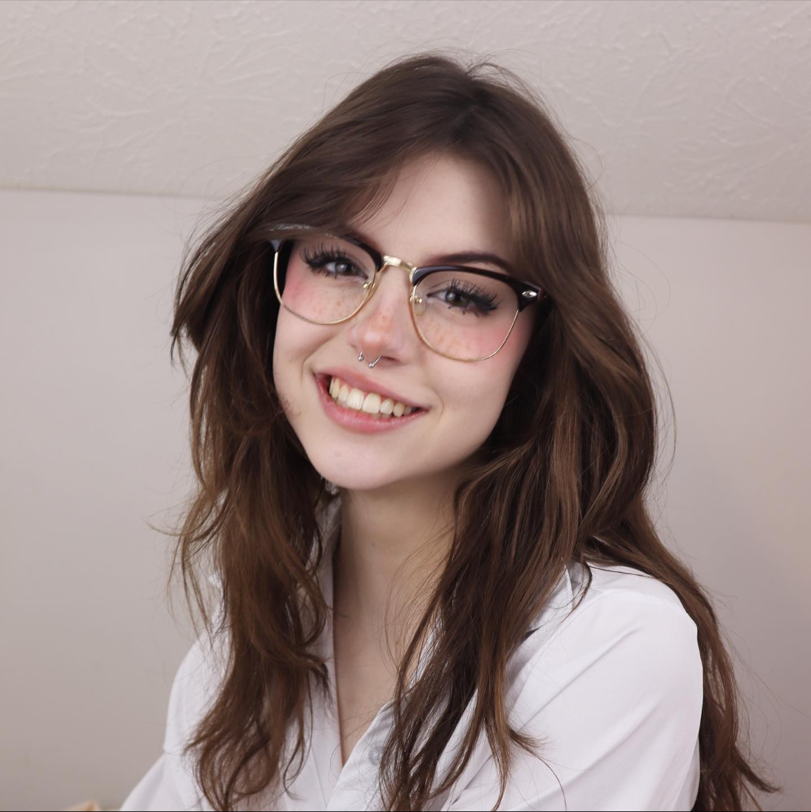 Hannah Kabel [Glasses Friday] : rSexyWomanOfTheDay
