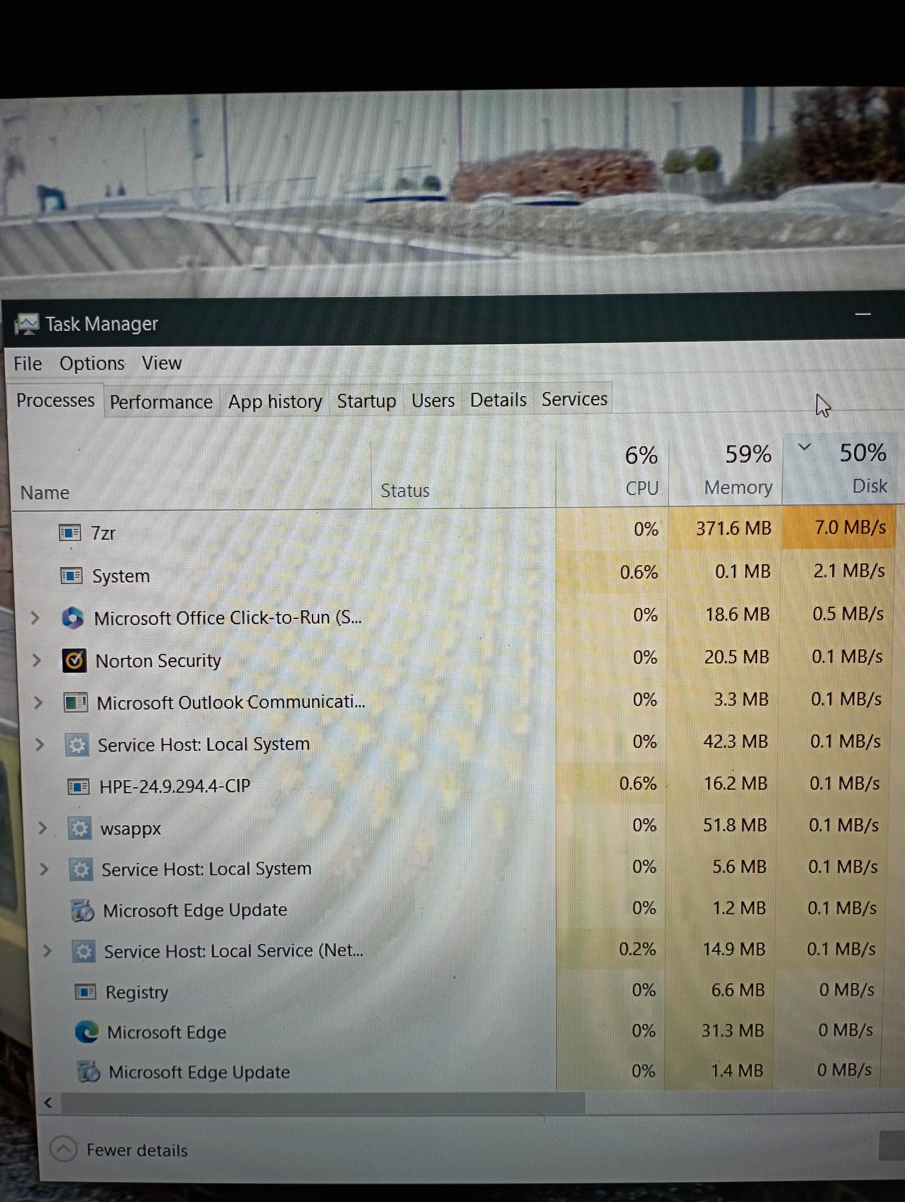 7zr」っていう変なファイルが、めっちゃメモリ食ってて、パソコンの動きが遅くなってるんだよね（タスクマネージャーによると）。これってウイルスかな？ :  rWindowsHelp
