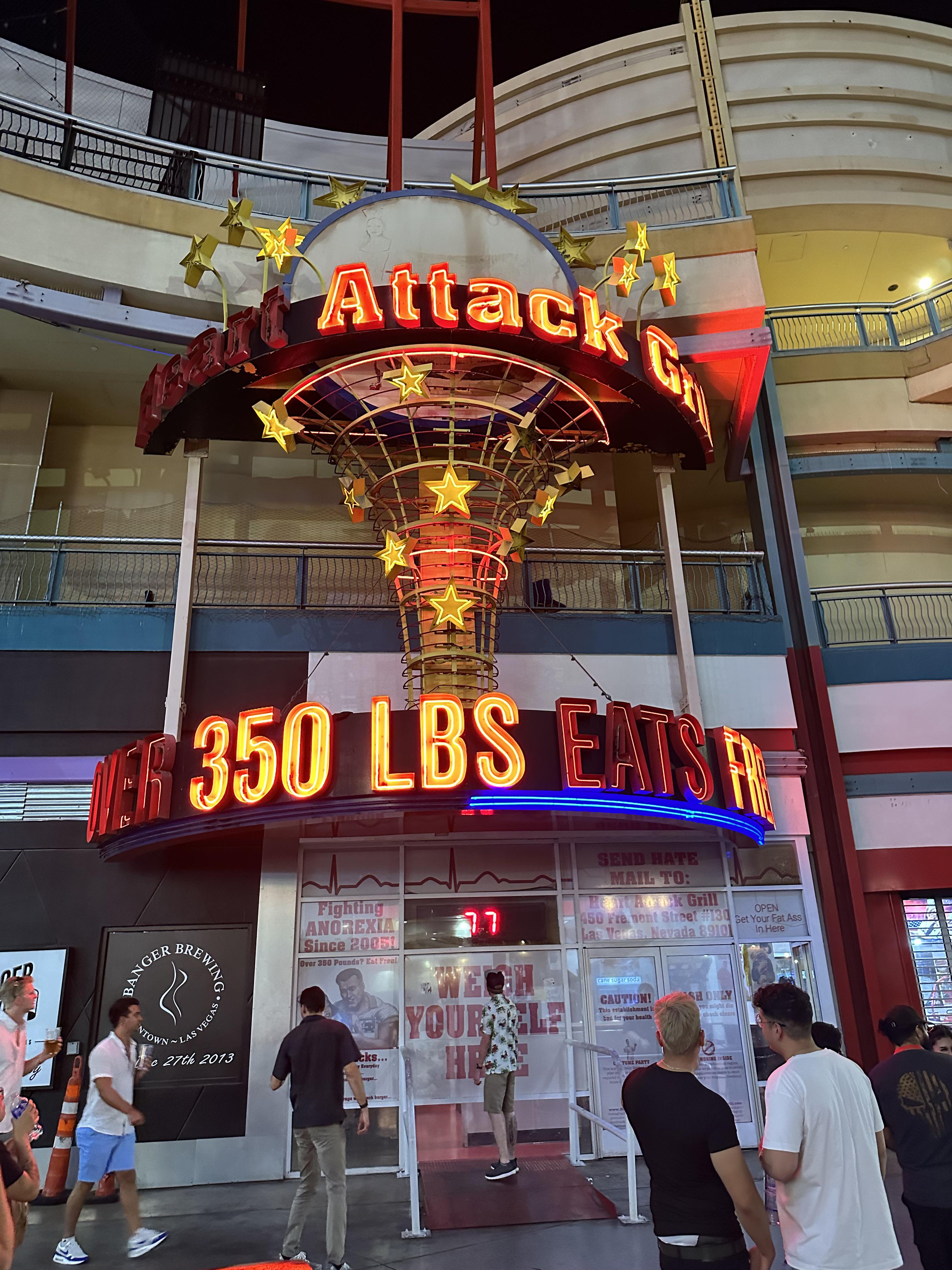Heart Attack Grill Over 350 LBS Eats For FREE - Las Vegas : rpics