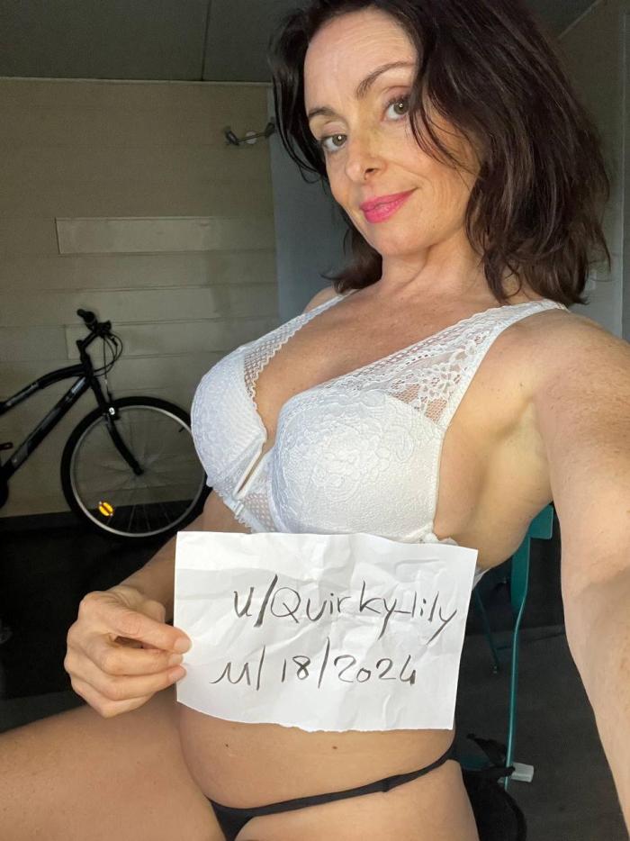 quirky_lily