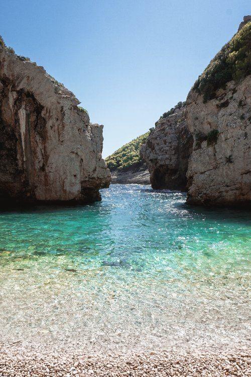 Caves R Caves - Mountain Patterns - Perfect Ultra HD Collection