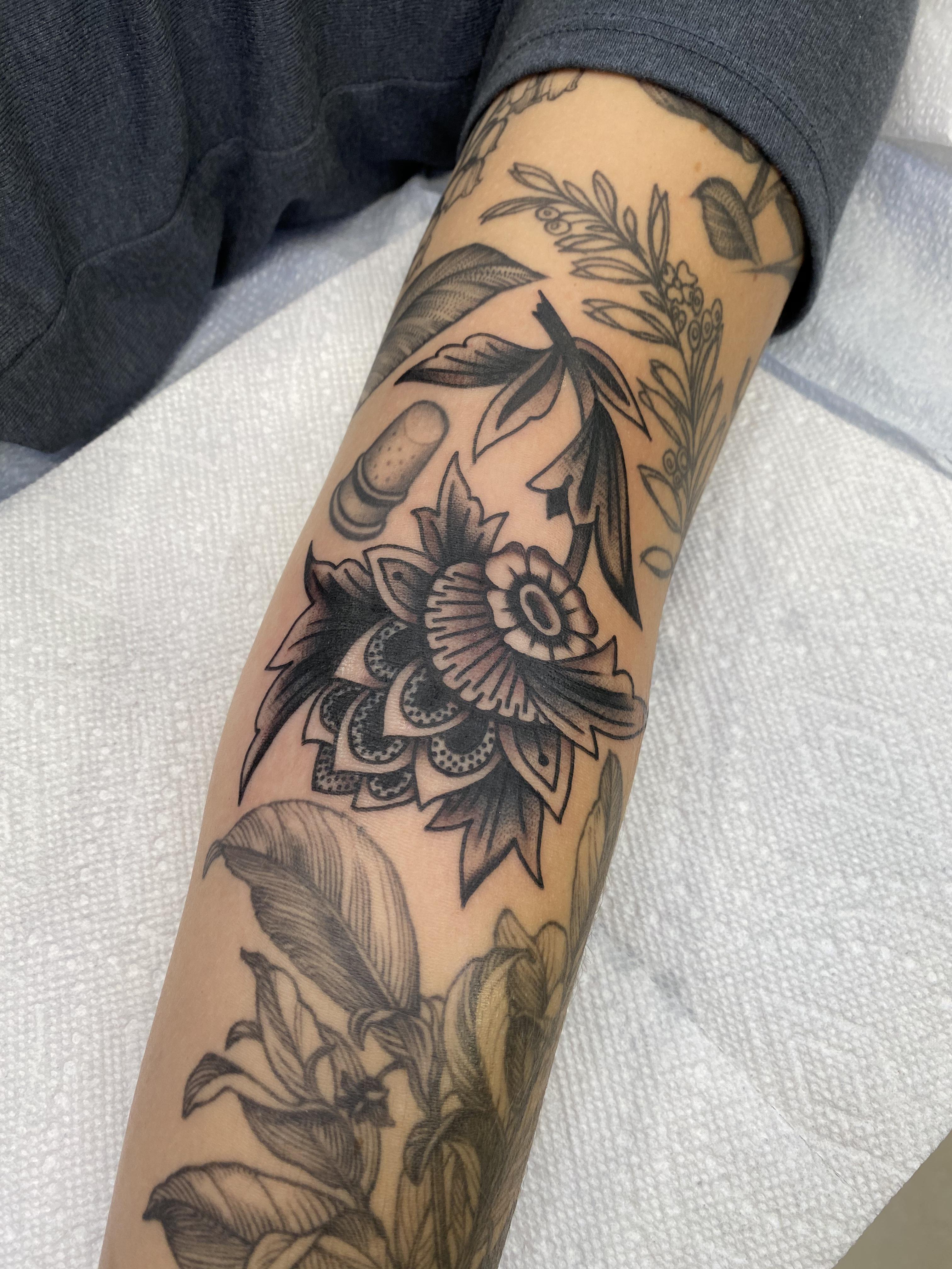 Filler Folk Style Flower In Black And Gray Done By Andrew Mongenas At Electric Souvenir In Chicago Il Tattoos