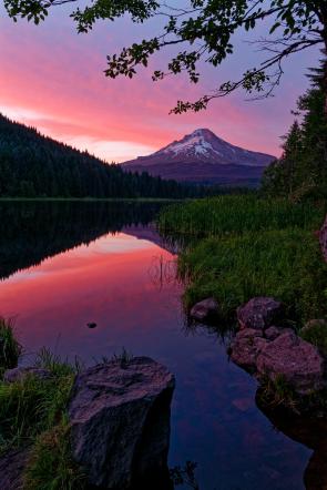 Sunset at Trillium Lake, Oregon a couple weeks ago. [OC][2688×4029]