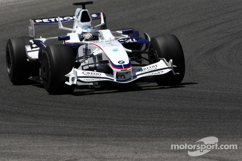 The 2008 Cars Testing On Slicks Is A Sight To Behold Formula1