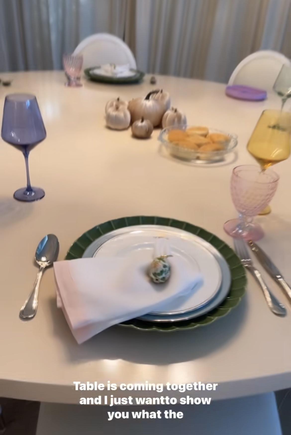 All the money in the world and this is your table!? No table cloth,  candles, centerpiece?! : rTheMorningToastSnark