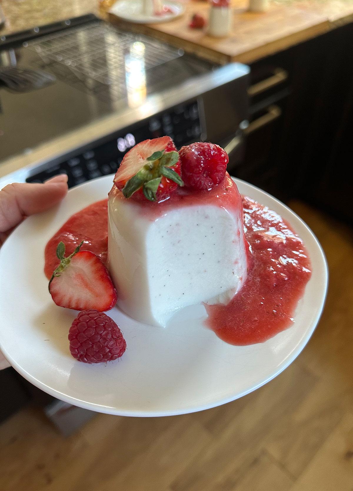 I made a vegan panna cotta (with agar and coconut milk) : rVeganFoodPorn