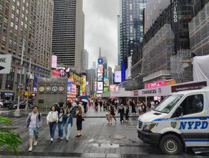 I’m sure NYC has already been overdone, but yesterday I visited for the first time in my life and caught what I felt was a decent shot. Decided to share even if it’s been photographed a billion times already