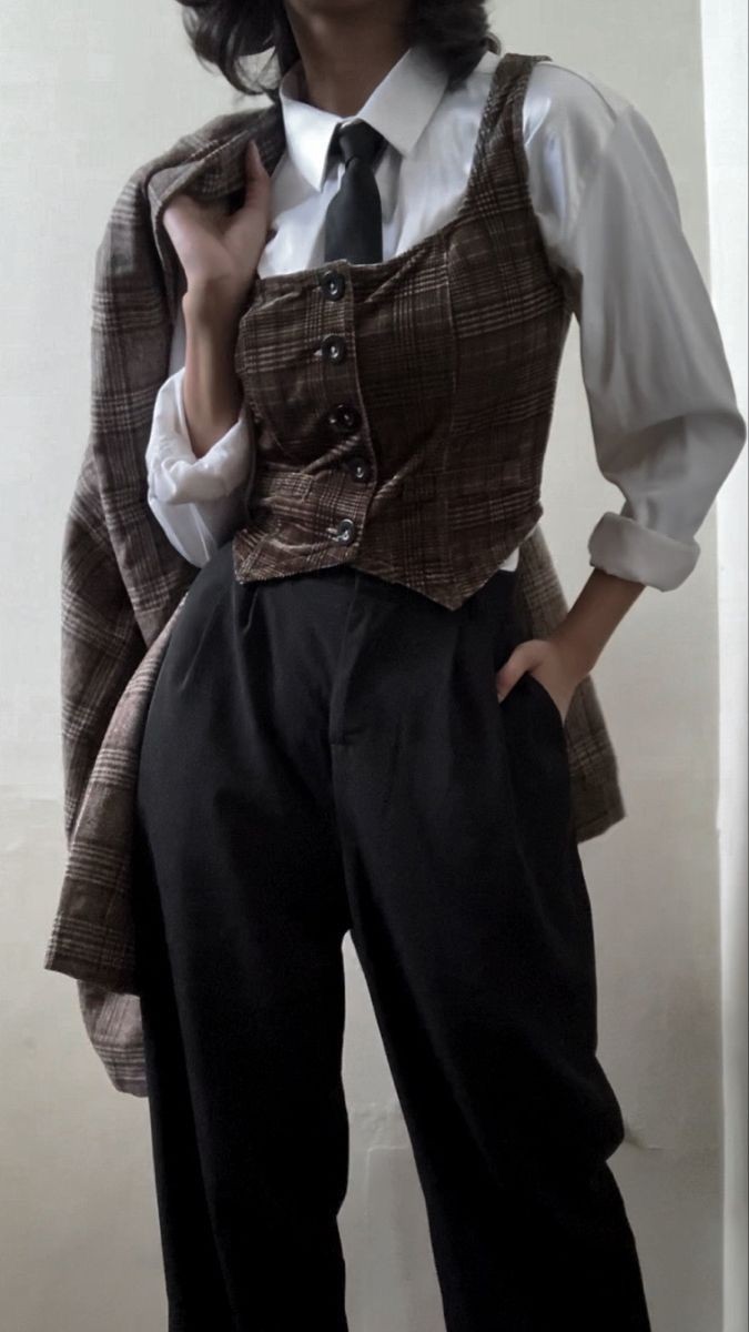 Pattern to make this outfit? need help finding patterns