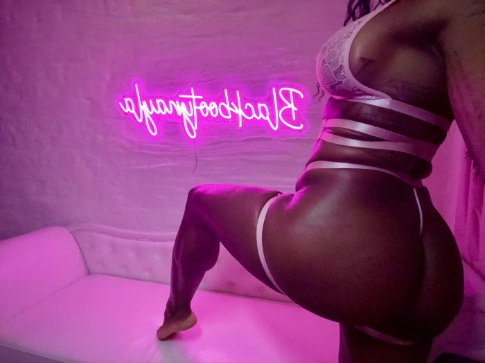 Blackbootynayla