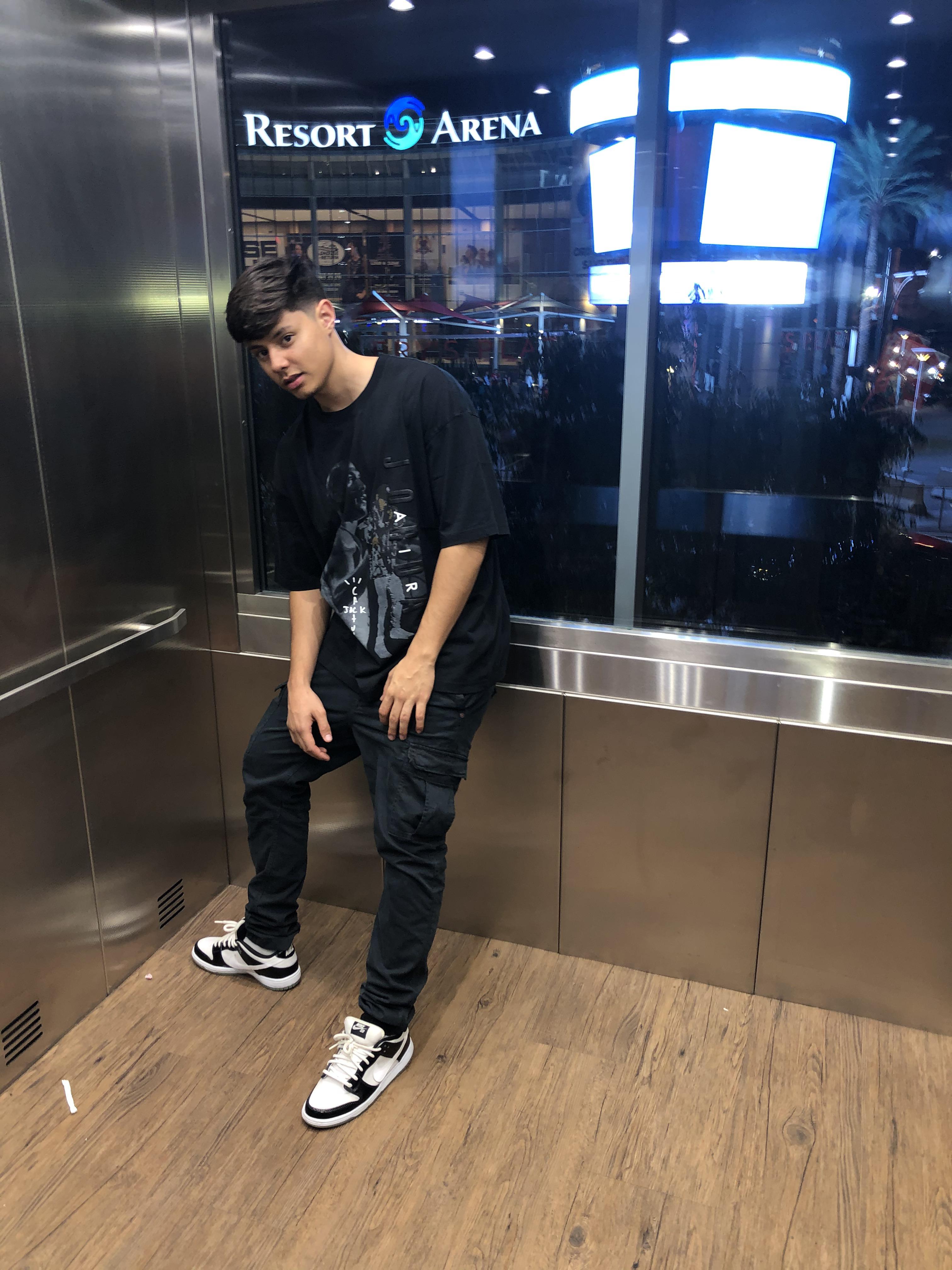 Plus, discover tricks for solving all your problems with the shoes you already own. WDYWT Jordan x Travis Scott. Concord SBs. Cargo Pants from ASOS : streetwear