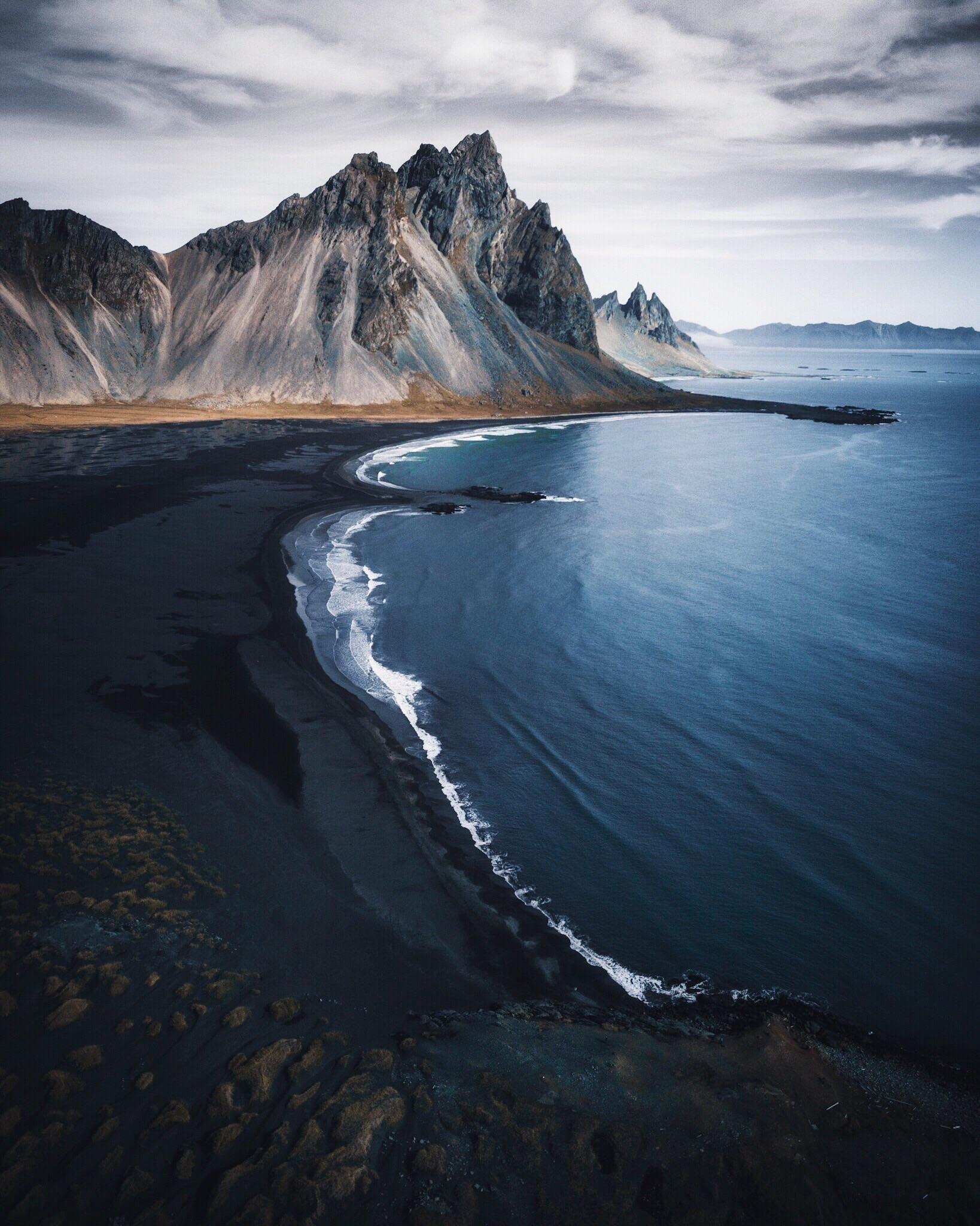 Höfn black sand beach, Iceland [1595x1994] [OC] : EarthPorn