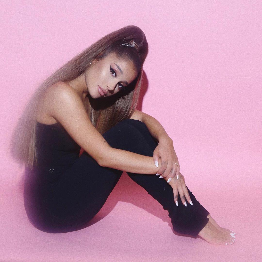 I hope she posts some more feet content soon : rArianaGrandesFeet