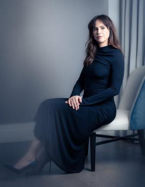 Fiona Dourif, 44