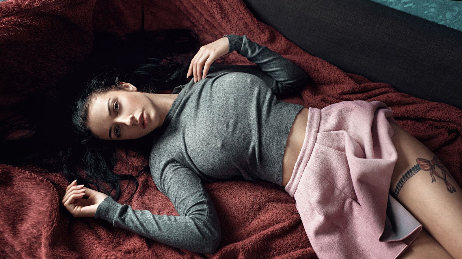 Alla Berger : r2busty2hide