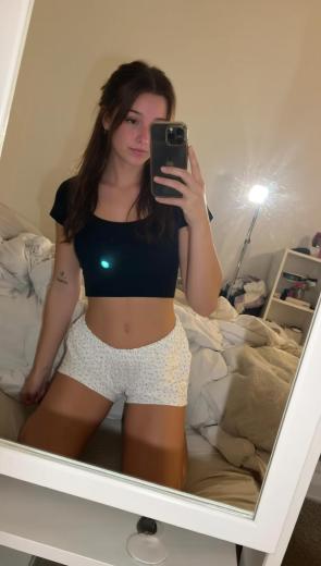 croptops are fs make me look even cuter